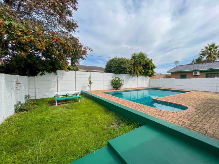 3 Bedroom Property for Sale in Wetton Western Cape